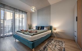 Condo With Garage And Balcony In City Center